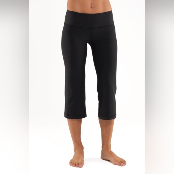 Lululemon classic Groove crop, size 6 - Picture 6 of 6